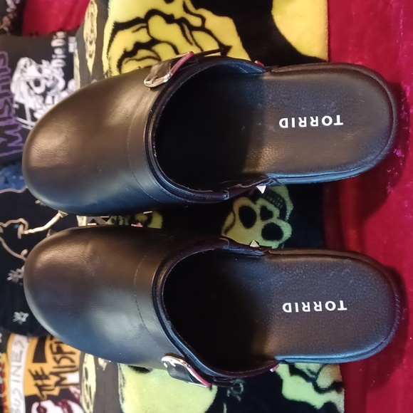 TORRID size 10 black studded clogs punk casual goth stud - Picture 5 of 9